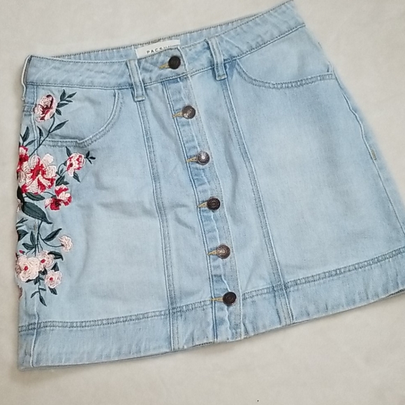 PacSun Embroidered jean mini skirt - Picture 2 of 5